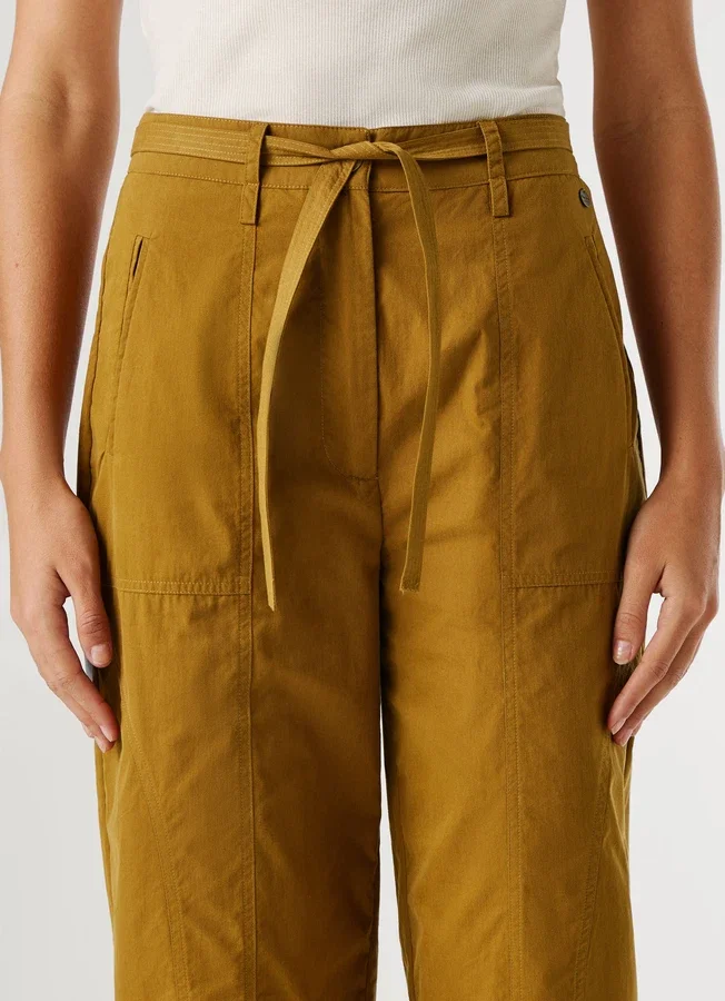 Gerade Hose mit Gürtel Gerade Hose mit Gürtel
