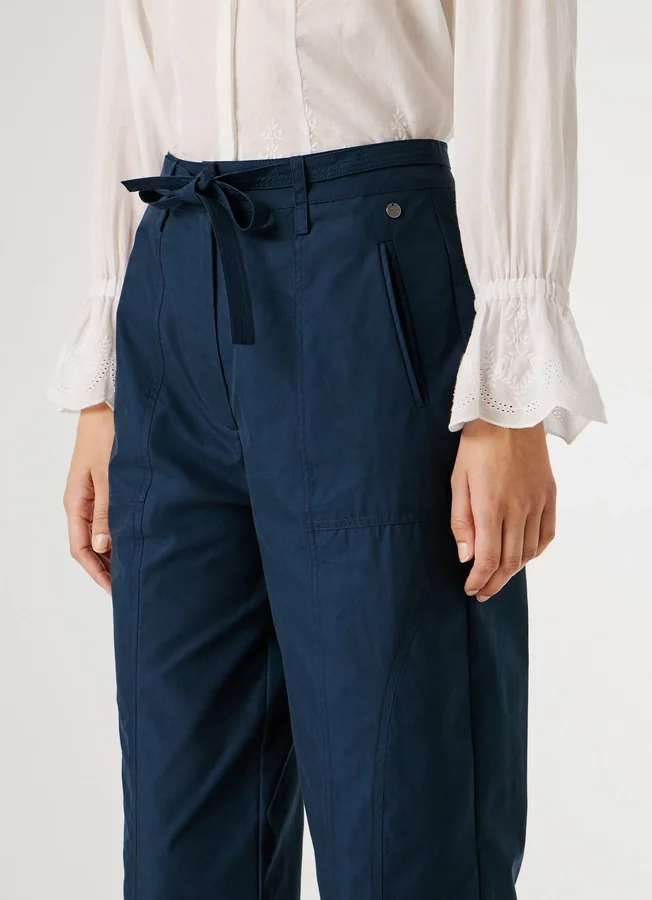 Gerade Hose mit Gürtel Gerade Hose mit Gürtel