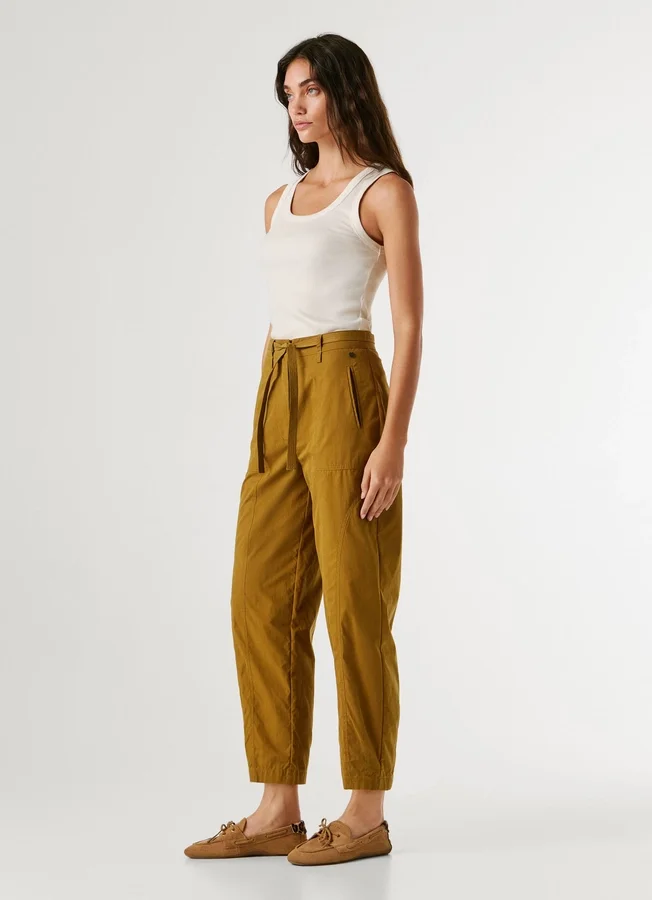 Gerade Hose mit Gürtel Gerade Hose mit Gürtel