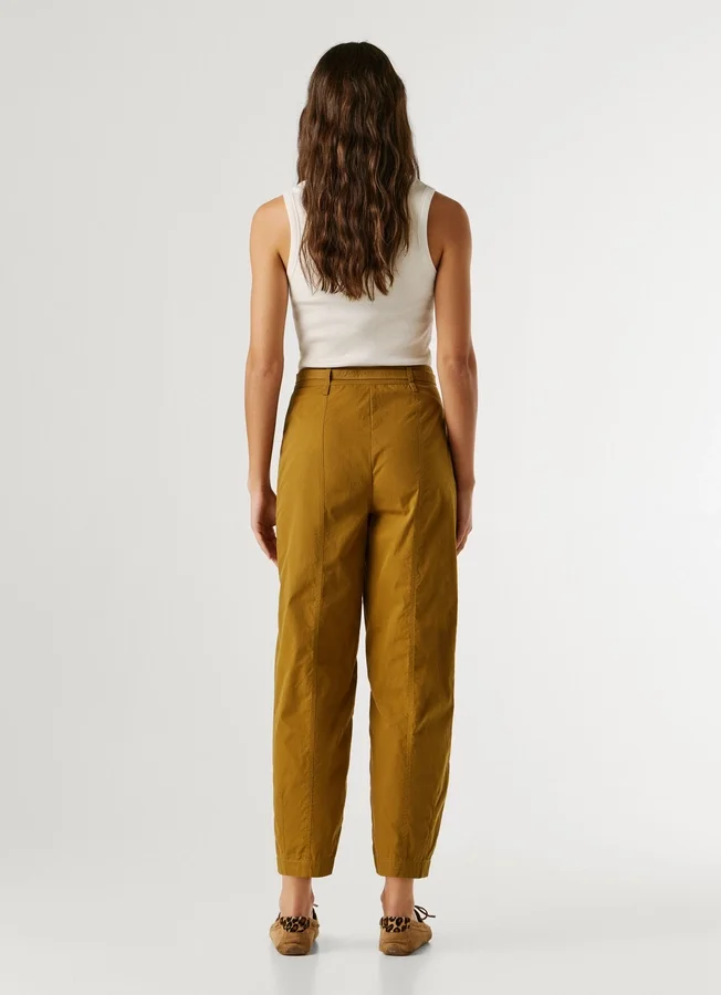 Gerade Hose mit Gürtel Gerade Hose mit Gürtel