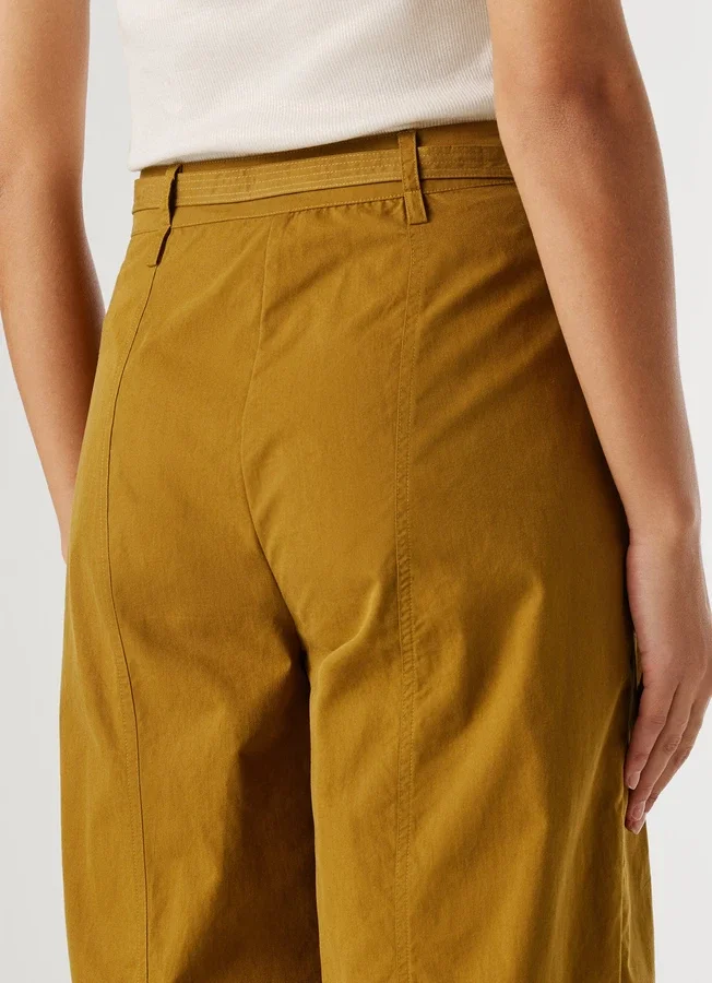 Gerade Hose mit Gürtel Gerade Hose mit Gürtel