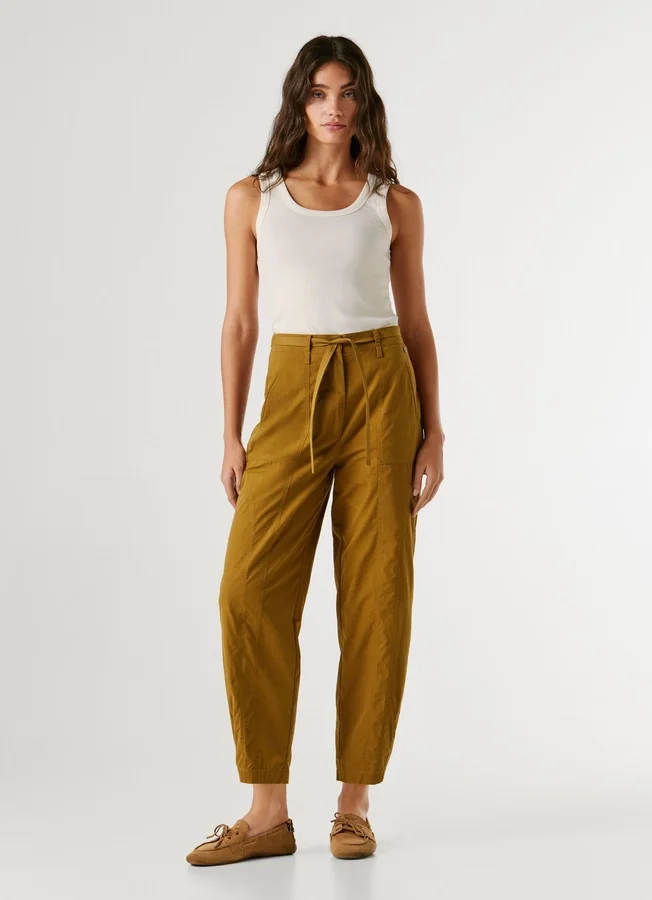 Gerade Hose mit Gürtel Gerade Hose mit Gürtel