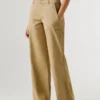 Gerade Hose mit mittlerer Leibhöhe Gerade Hose mit mittlerer Leibhöhe