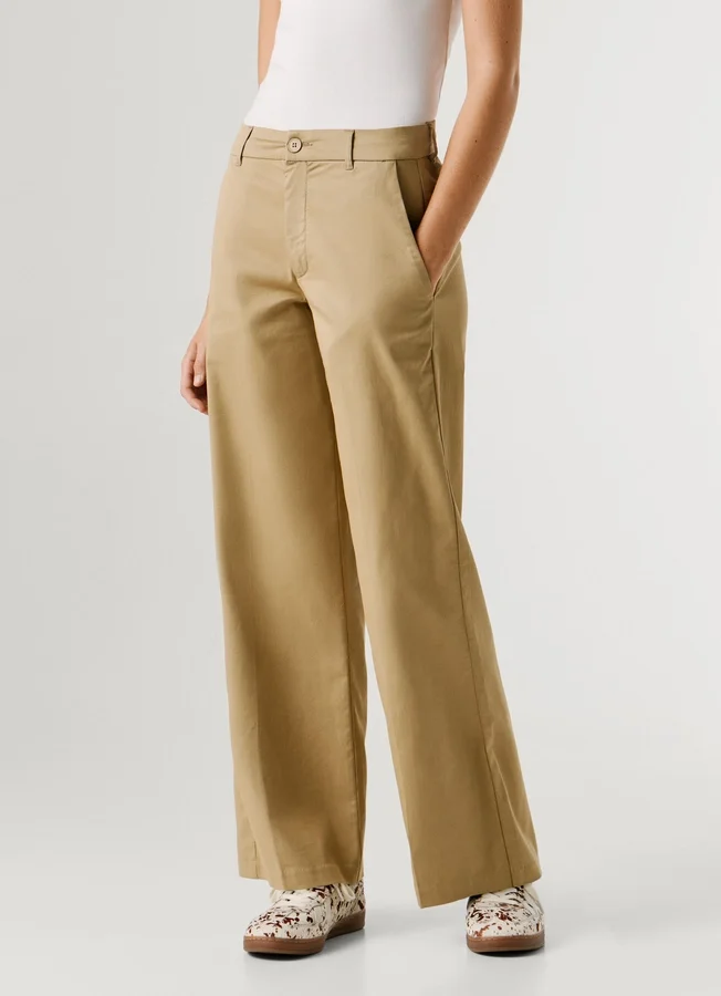 Gerade Hose mit mittlerer Leibhöhe Gerade Hose mit mittlerer Leibhöhe