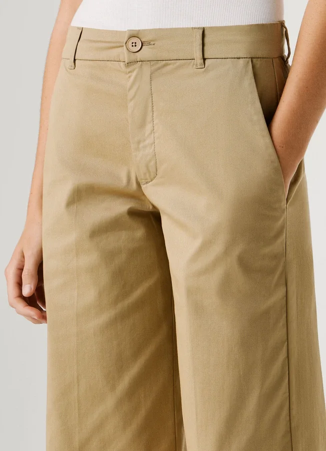 Gerade Hose mit mittlerer Leibhöhe Gerade Hose mit mittlerer Leibhöhe
