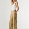 Gerade Hose mit mittlerer Leibhöhe Gerade Hose mit mittlerer Leibhöhe