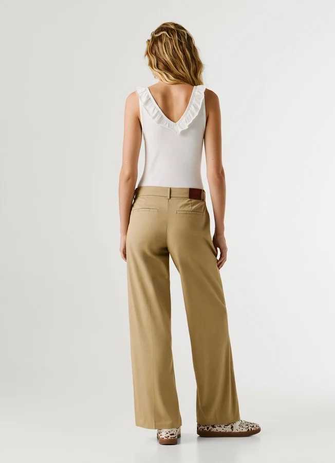 Gerade Hose mit mittlerer Leibhöhe Gerade Hose mit mittlerer Leibhöhe