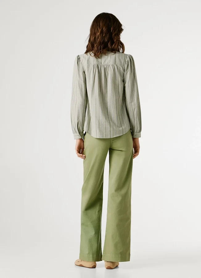 Gestreifte Bluse mit Stehkragen Gestreifte Bluse mit Stehkragen
