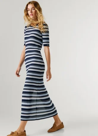 Gestreiftes Maxikleid aus Rippstrick