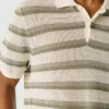 Gestreiftes Strick-Polo Gestreiftes Strick-Polo