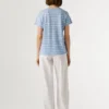 Gestreiftes T-Shirt mit V-Ausschnitt