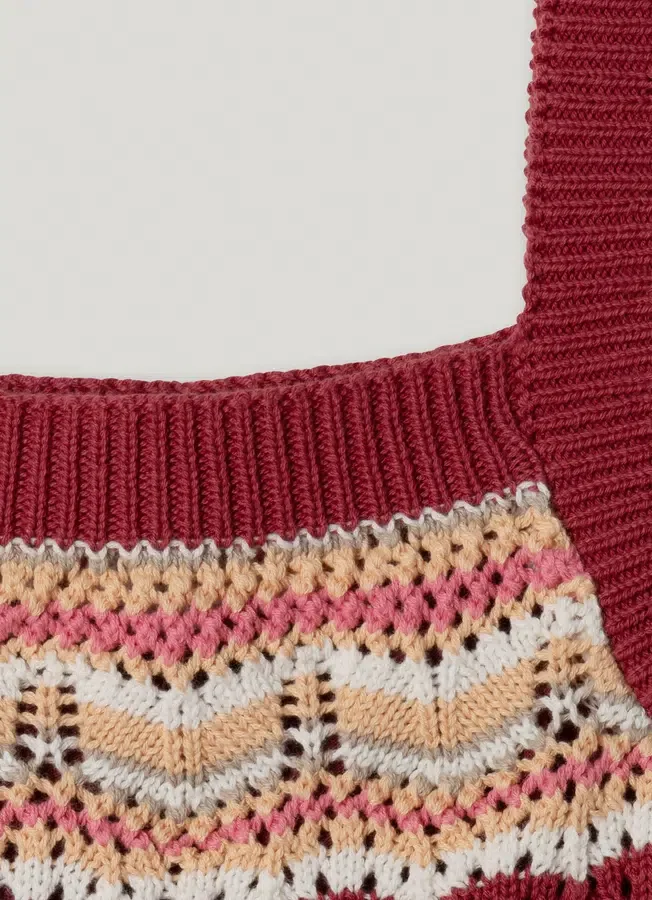 Gestricktes Oberteil mit Streifen Gestricktes Oberteil mit Streifen