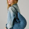 Halbmondförmige Raffia-Handtasche