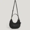 Halbmondförmige Raffia-Handtasche