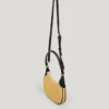 Halbmondförmige Raffia-Handtasche