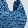 Halbmondförmige Raffia-Handtasche