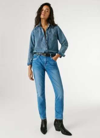High-Rise-Jeans mit schmal zulaufender Passform – Violett