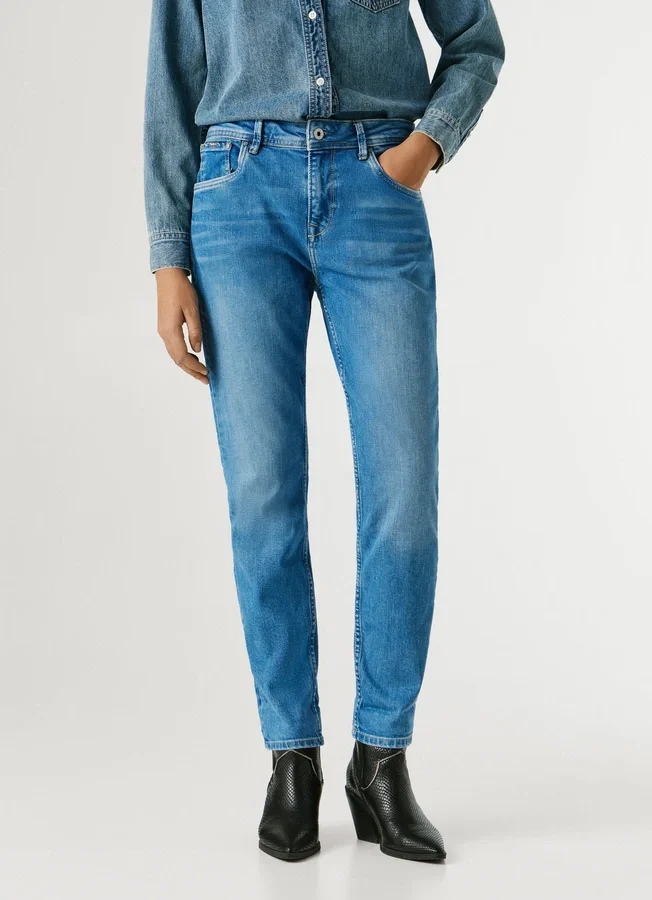High-Rise-Jeans mit schmal zulaufender Passform – Violett High-Rise-Jeans mit schmal zulaufender Passform – Violett