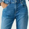 High-Rise-Jeans mit schmal zulaufender Passform – Violett High-Rise-Jeans mit schmal zulaufender Passform – Violett