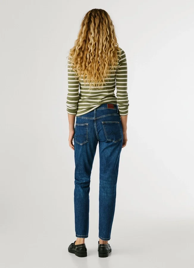 High-Rise-Jeans mit schmal zulaufender Passform – Violett High-Rise-Jeans mit schmal zulaufender Passform – Violett