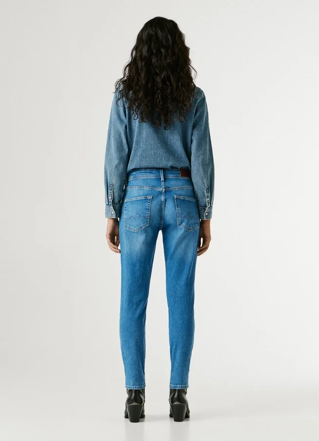 High-Rise-Jeans mit schmal zulaufender Passform – Violett High-Rise-Jeans mit schmal zulaufender Passform – Violett