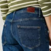High-Rise-Jeans mit schmal zulaufender Passform – Violett High-Rise-Jeans mit schmal zulaufender Passform – Violett