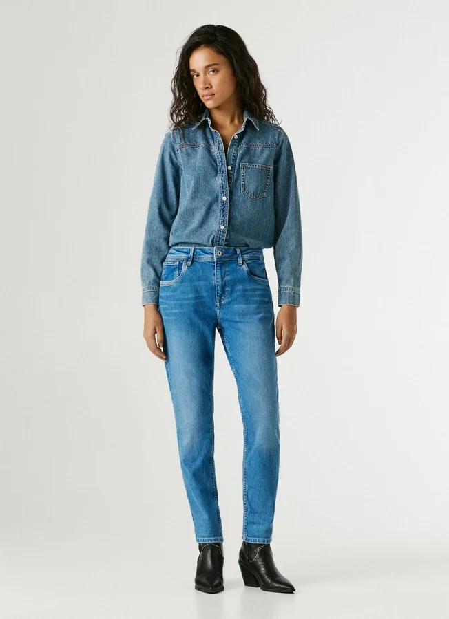 High-Rise-Jeans mit schmal zulaufender Passform – Violett High-Rise-Jeans mit schmal zulaufender Passform – Violett