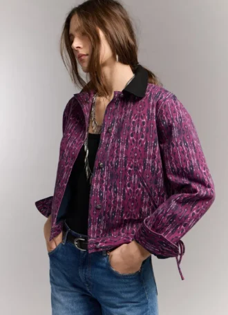 Jacke mit bedrucktem Hemdkragen