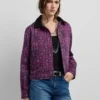 Jacke mit bedrucktem Hemdkragen Jacke mit bedrucktem Hemdkragen