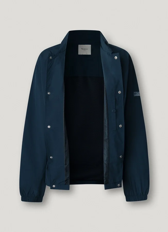 Jacke mit Druckknöpfen Jacke mit Druckknöpfen