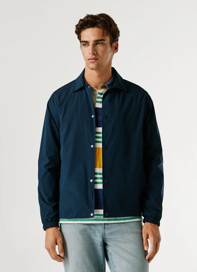 Jacke mit Druckknöpfen Jacke mit Druckknöpfen