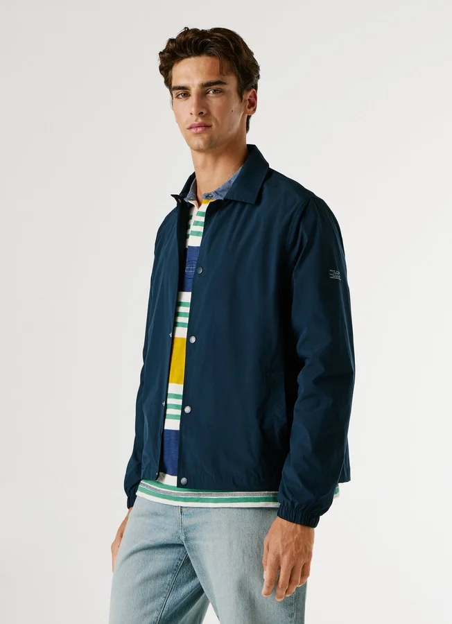 Jacke mit Druckknöpfen Jacke mit Druckknöpfen