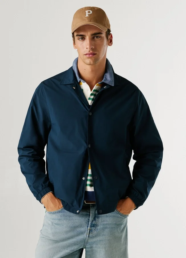 Jacke mit Druckknöpfen Jacke mit Druckknöpfen