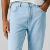 Jeans mit gerader Passform und mittlerer Leibhöhe Jeans mit gerader Passform und mittlerer Leibhöhe