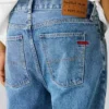 Jeans mit gerader Passform und mittlerer Leibhöhe Jeans mit gerader Passform und mittlerer Leibhöhe