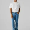 Jeans mit gerader Passform und mittlerer Leibhöhe Jeans mit gerader Passform und mittlerer Leibhöhe
