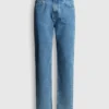Jeans mit gerader Passform und mittlerer Leibhöhe Jeans mit gerader Passform und mittlerer Leibhöhe
