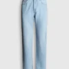 Jeans mit gerader Passform und mittlerer Leibhöhe Jeans mit gerader Passform und mittlerer Leibhöhe