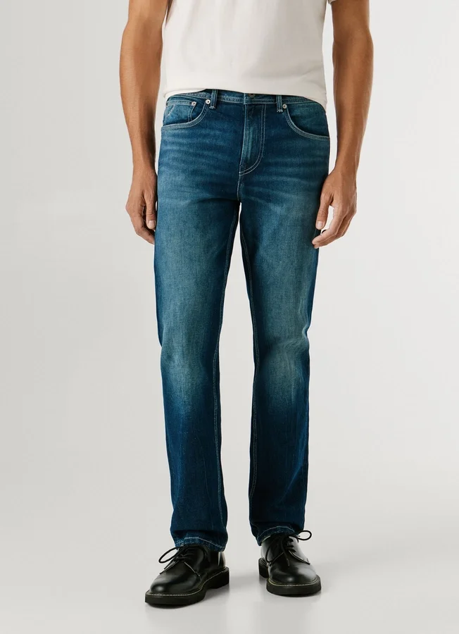Jeans mit gerader Passform und mittlerer Leibhöhe – Cash Jeans mit gerader Passform und mittlerer Leibhöhe – Cash