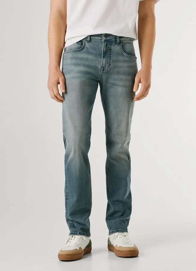 Jeans mit gerader Passform und mittlerer Leibhöhe – Cash Jeans mit gerader Passform und mittlerer Leibhöhe – Cash