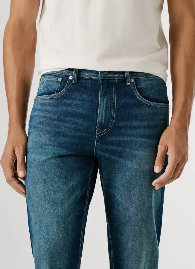 Jeans mit gerader Passform und mittlerer Leibhöhe – Cash Jeans mit gerader Passform und mittlerer Leibhöhe – Cash