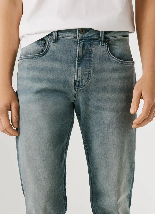 Jeans mit gerader Passform und mittlerer Leibhöhe – Cash Jeans mit gerader Passform und mittlerer Leibhöhe – Cash