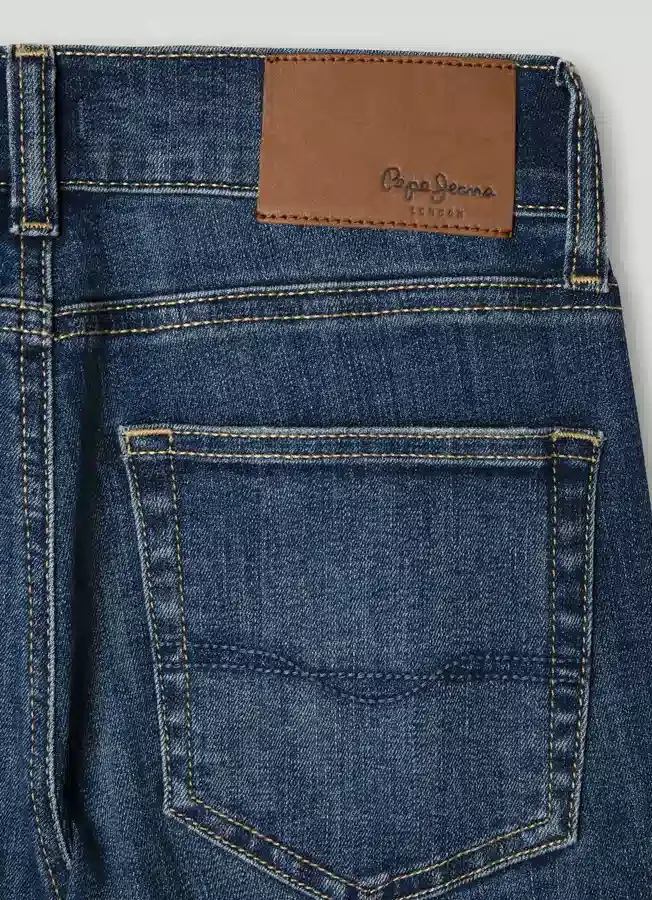 Jeans mit gerader Passform und mittlerer Leibhöhe – Cash Jeans mit gerader Passform und mittlerer Leibhöhe – Cash