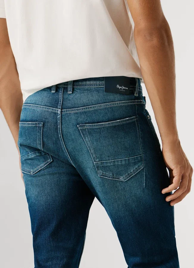 Jeans mit gerader Passform und mittlerer Leibhöhe – Cash Jeans mit gerader Passform und mittlerer Leibhöhe – Cash