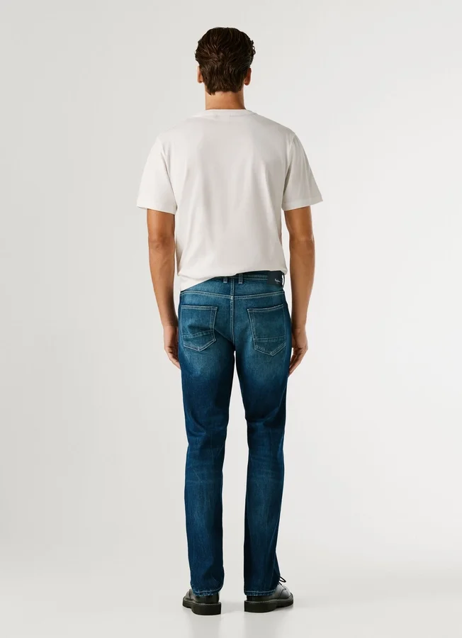 Jeans mit gerader Passform und mittlerer Leibhöhe – Cash Jeans mit gerader Passform und mittlerer Leibhöhe – Cash