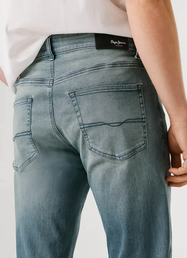 Jeans mit gerader Passform und mittlerer Leibhöhe – Cash Jeans mit gerader Passform und mittlerer Leibhöhe – Cash