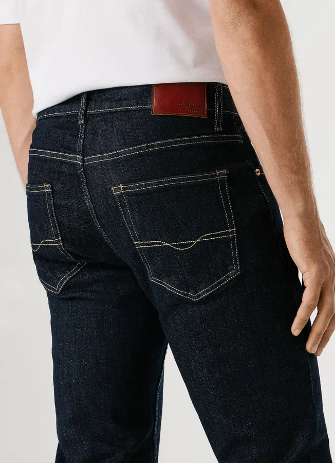 Jeans mit gerader Passform und mittlerer Leibhöhe – Cash Jeans mit gerader Passform und mittlerer Leibhöhe – Cash