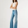 Jeans mit hoher Leibhöhe und ausgestelltem Schnitt – Willa Jeans mit hoher Leibhöhe und ausgestelltem Schnitt – Willa
