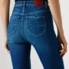 Jeans mit hoher Leibhöhe und ausgestelltem Schnitt – Willa Jeans mit hoher Leibhöhe und ausgestelltem Schnitt – Willa
