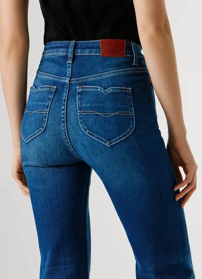 Jeans mit hoher Leibhöhe und ausgestelltem Schnitt – Willa Jeans mit hoher Leibhöhe und ausgestelltem Schnitt – Willa